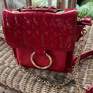 Le miel red bag very good con with gold hardware very clean